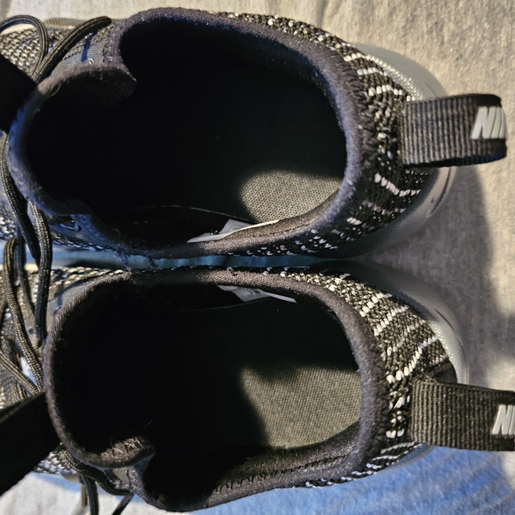 Nike Kids Black Athletic Shoes - Picture 6 of 8